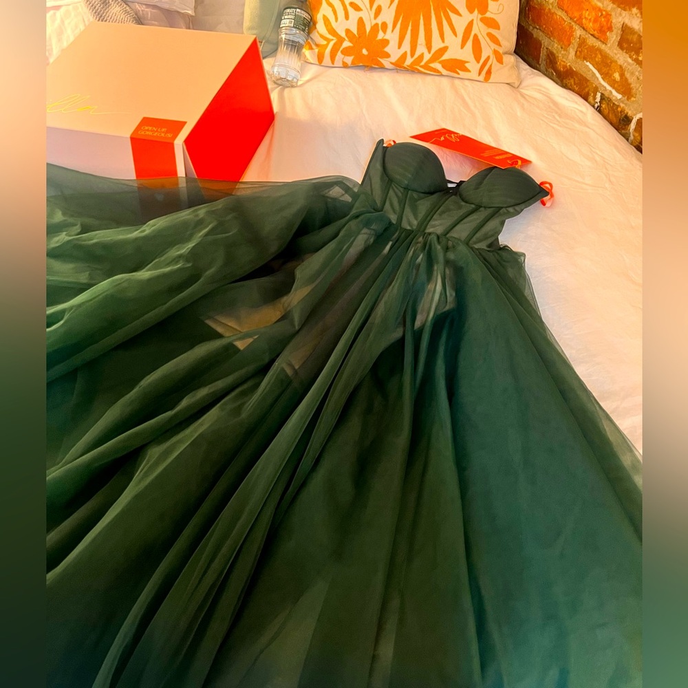 Milla emerald green gown size 2